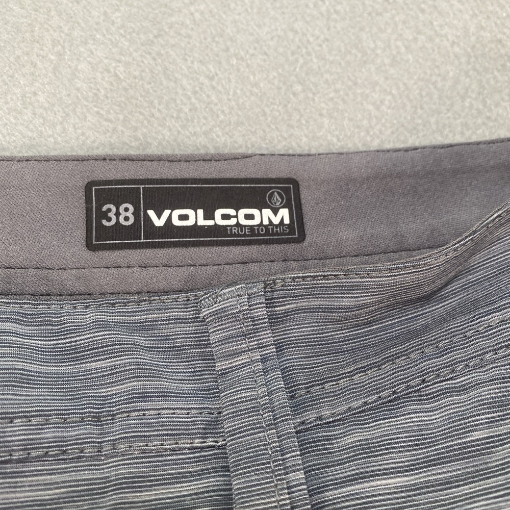 Volcom Mens Surf Turf 4 Way Stretch Gray Shorts Surfing Outdoor Beach 38 NWT - Picture 2 of 11